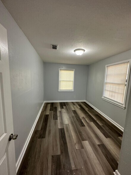 Building Photo - 1611 W 34th St