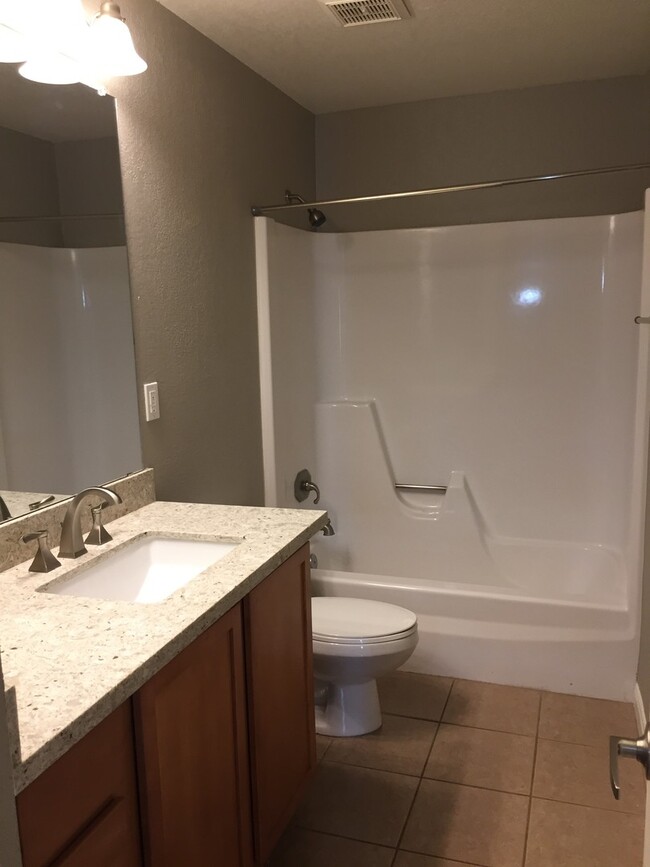 Building Photo - Spacious, 2 Bedroom 2 Bath Scottsdale Cond...