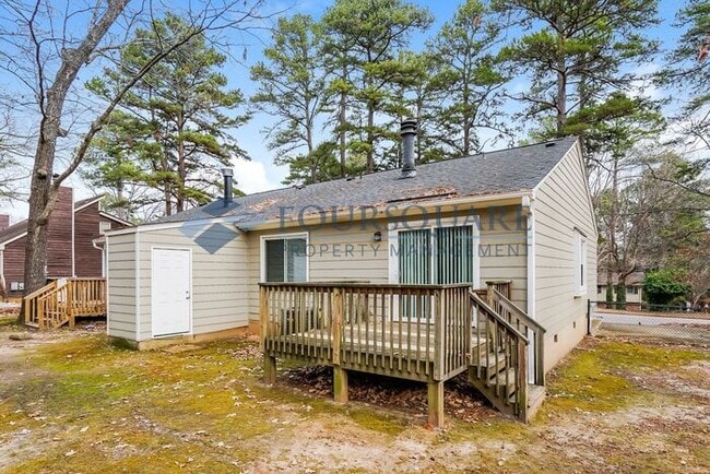 Building Photo - Charming 2-Bed / 2-Bath Duplex with Open Floor Plan & Shared Fenced Yard , Near I-40