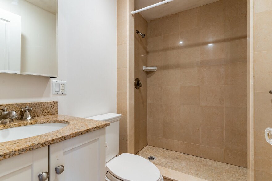 Building Photo - 1609 Tremont St