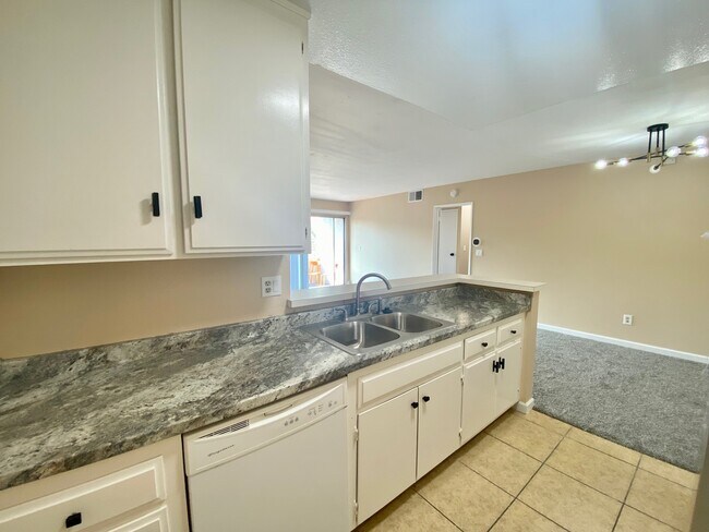 Building Photo - 2521 W Sunflower Ave