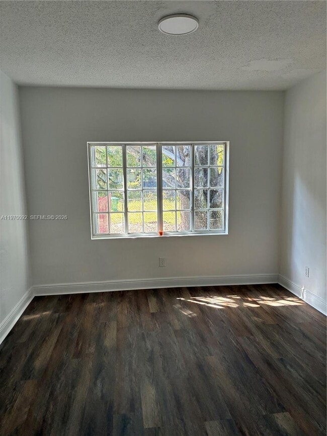 Building Photo - 750 NE 86th St