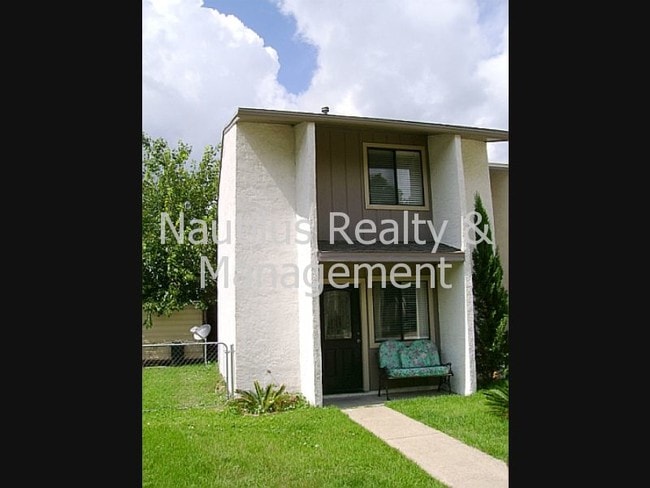 Primary Photo - 1461 Kraft Ave