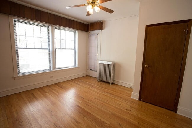 Interior Photo - 5411-5421 S. Ellis Avenue