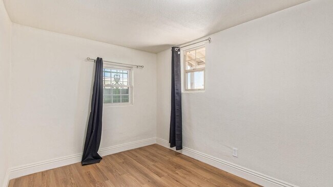 Building Photo - 1429 S 10th Ave
