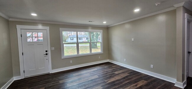 Building Photo - Newly Renovated 3 Bedroom, 2 Bath Brick Home!