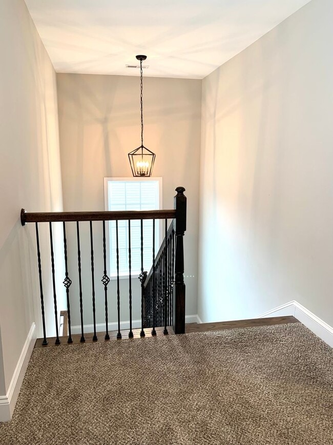Building Photo - 712 Banister Dr