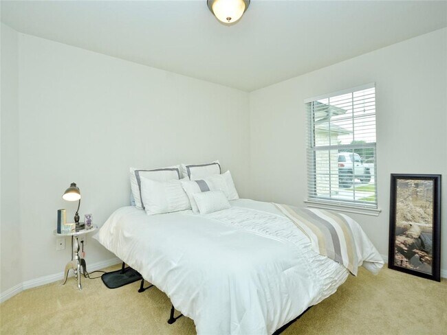 Building Photo - 219 Valley Oaks Loop