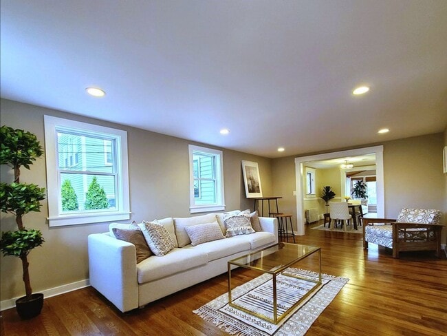 Building Photo - ***Please Respond Directly to the Online Listing, Calls May Not Be Returned***