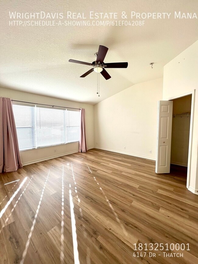 Building Photo - Large townhome at Sabal Pointe!