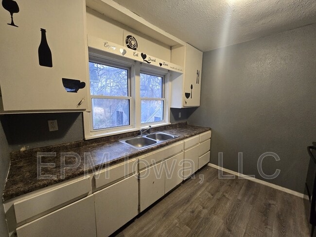 Building Photo - 707 Webster St