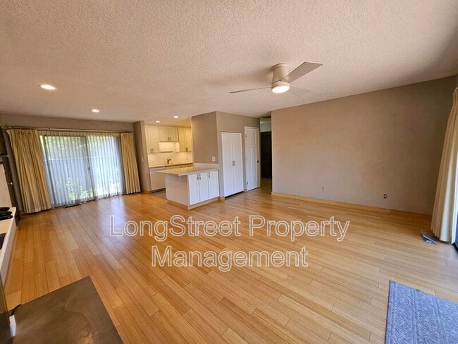 Building Photo - 12612 NE Prescott Dr