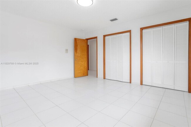 Building Photo - 443 SW 21st Rd