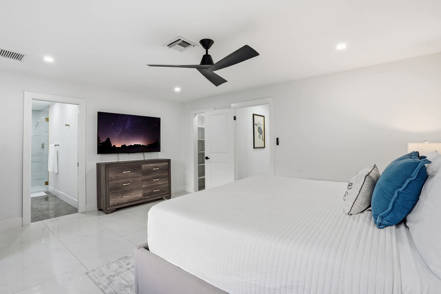 Building Photo - 208 Erie Dr