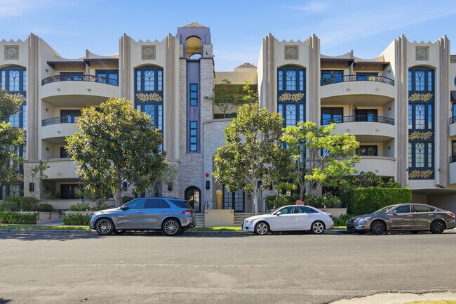 Building Photo - 10305 Almayo Ave