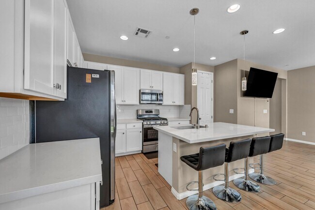 Building Photo - 688 Monroe Hl Pl