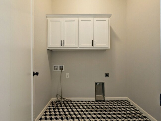 Building Photo - Spacious Yukon Home with Storm Shelter, 2-Car Garage & Fenced Yard!