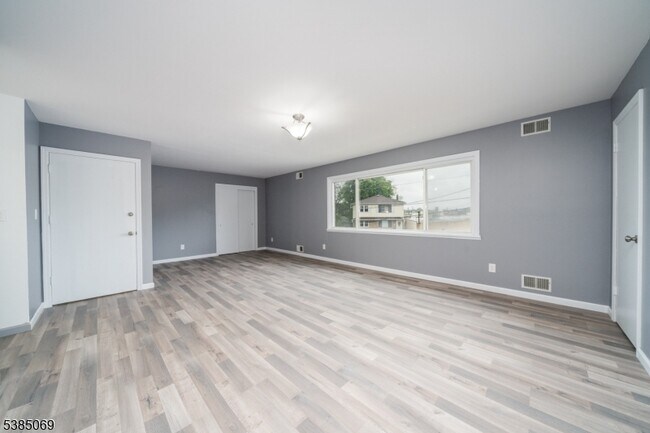 Building Photo - 1126 Wheatsheaf Rd
