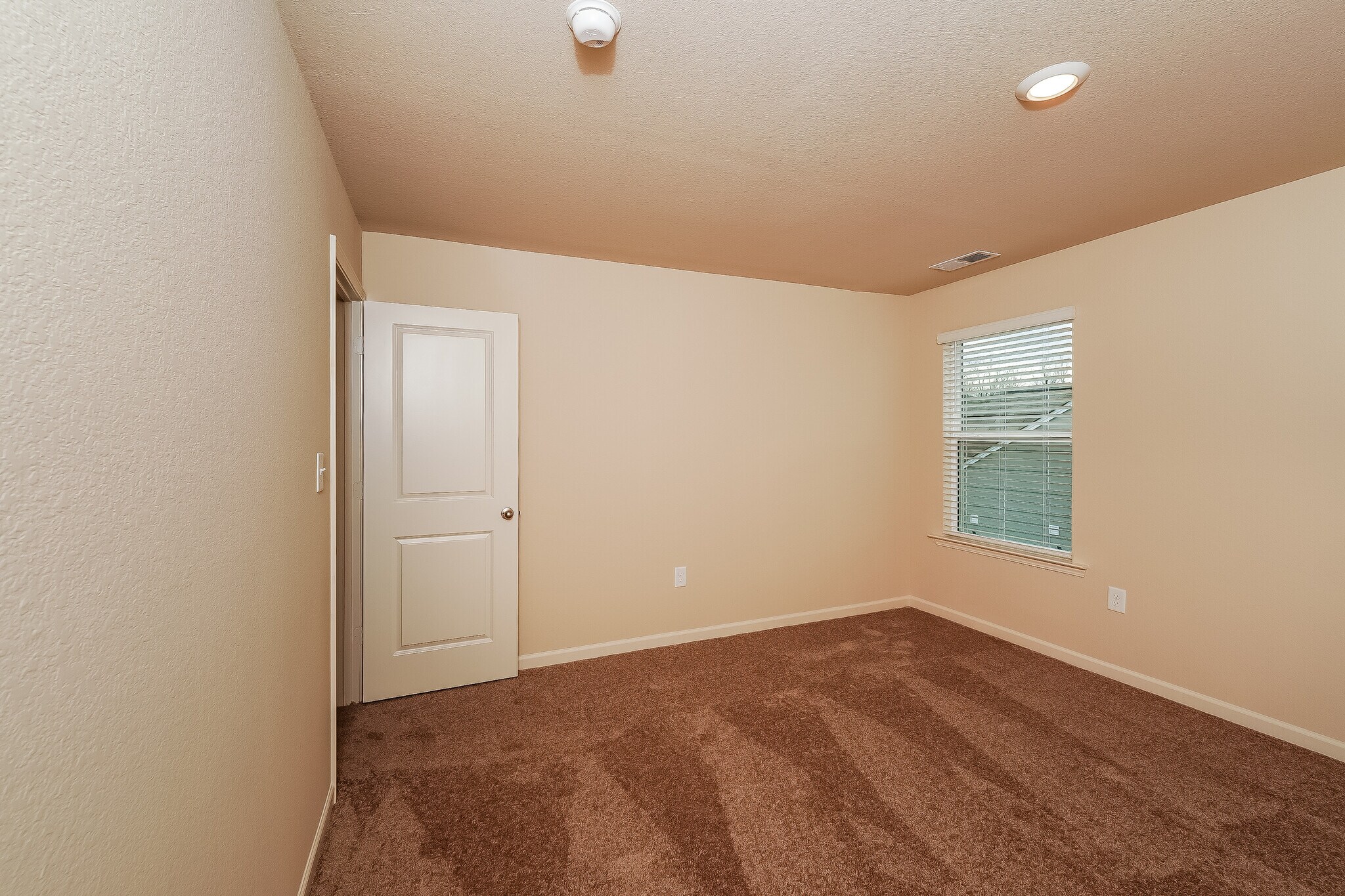 Building Photo - 525 Clover Cir