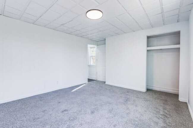 Building Photo - Available JULY 2026 - BEAUTIFULLY RENOVATED 3 Bedroom Home in the South Side Slopes!