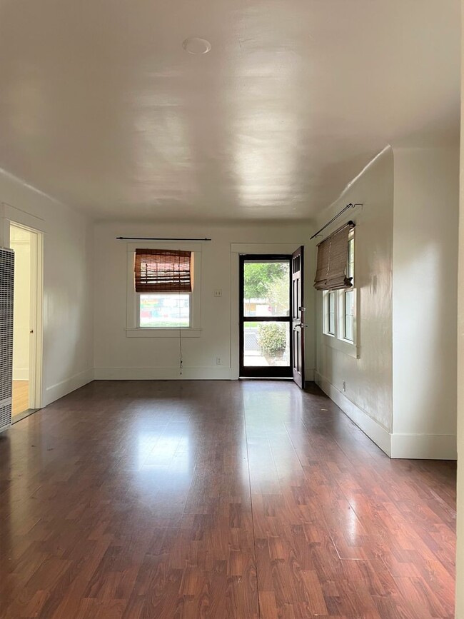 Building Photo - 449