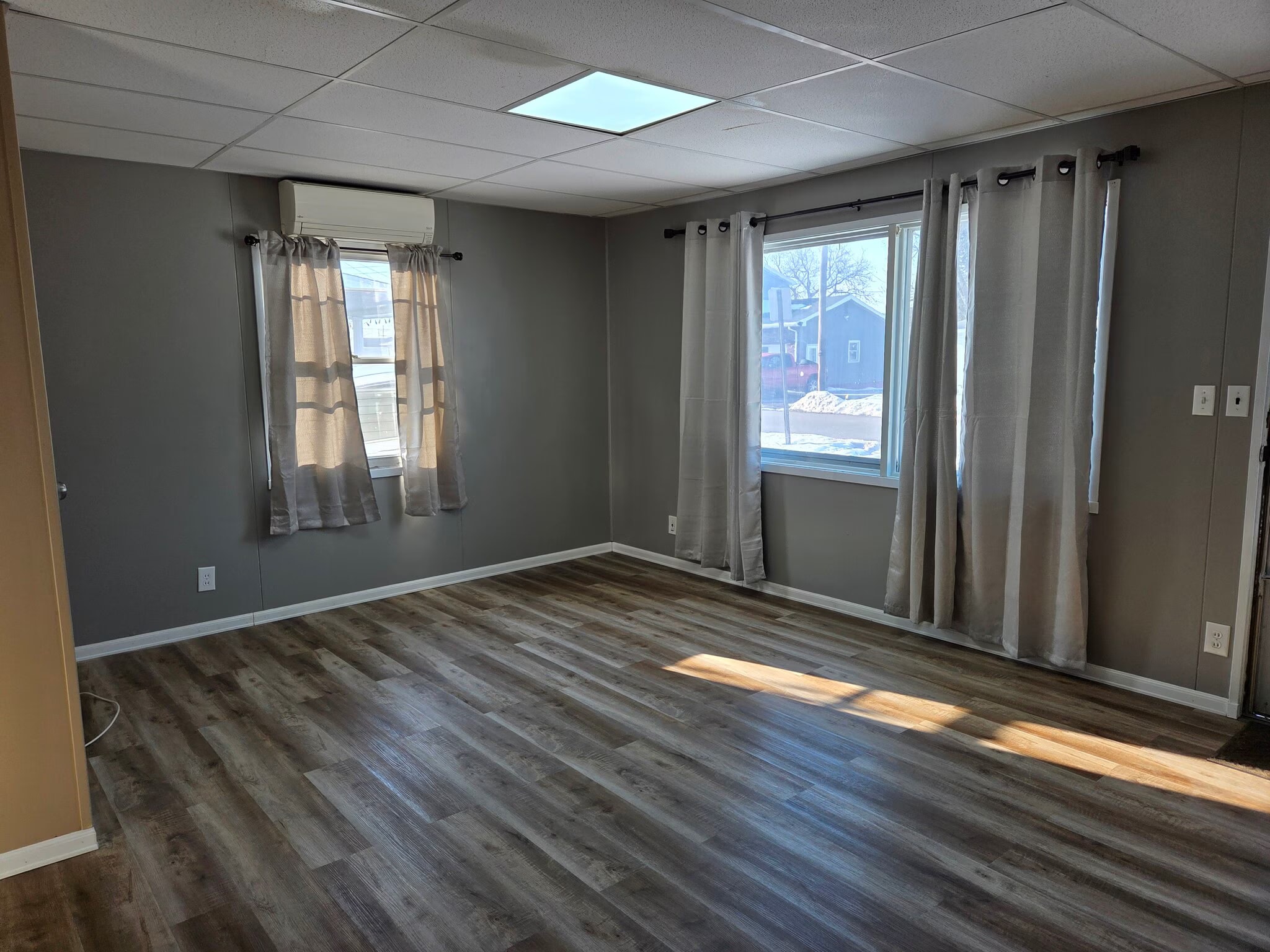 Building Photo - 1331 W 22nd St