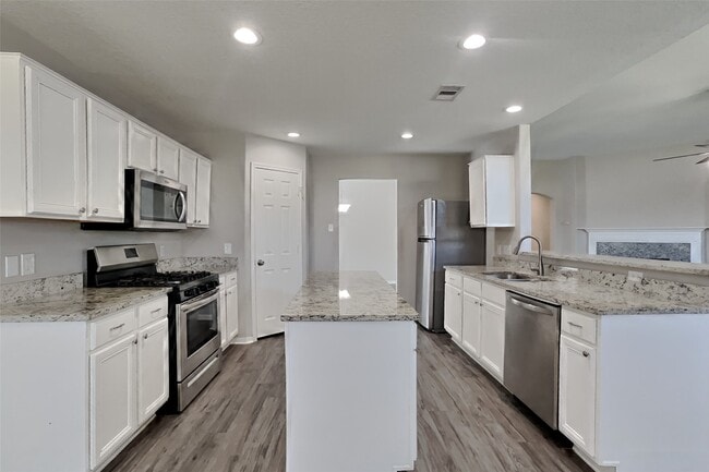 Building Photo - 20502 Upper Green St