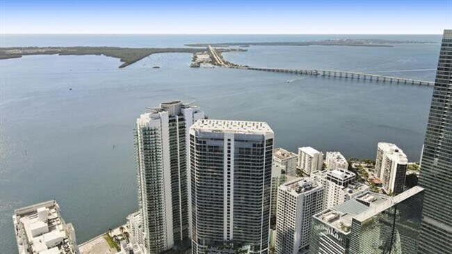 Building Photo - 1300 Brickell Bay Dr