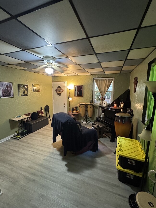 Building Photo - 1612 Pepper Dr