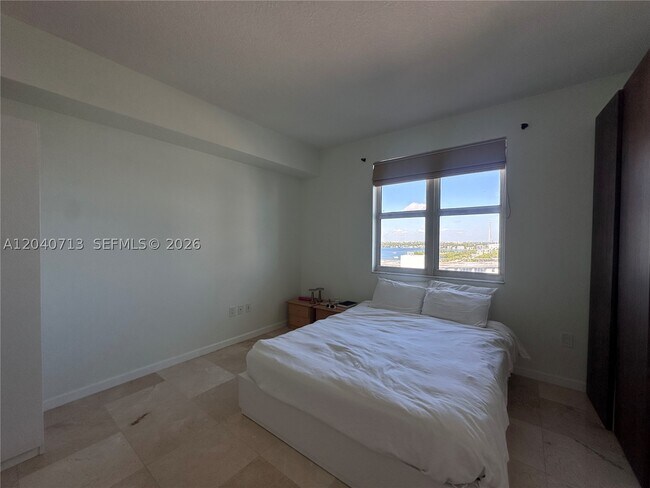 Building Photo - 7900 Harbor Island Dr