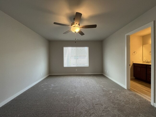 Building Photo - Beautiful Newer Construction 4 Bedroom Forest Grove Home with Open Layout, Quartz Kitchen & Moder...