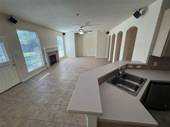 Building Photo - 19043 Country Square Dr