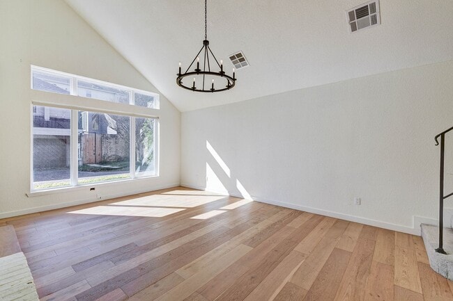 Building Photo - Museum District: Chic 2-Story newly update...