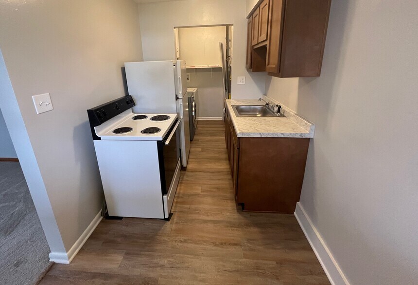 Building Photo - 2251 Candlewood Dr