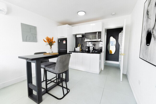 Building Photo - 1070 NW 193rd St