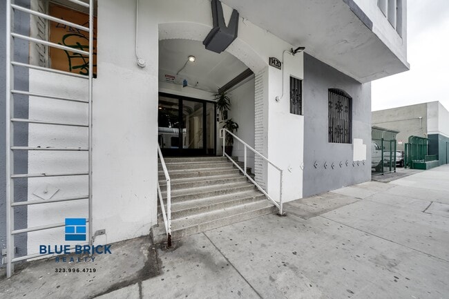 Building Photo - 1420 Flower St