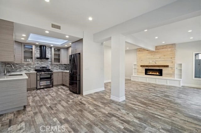 Primary Photo - 10831 Roycroft St