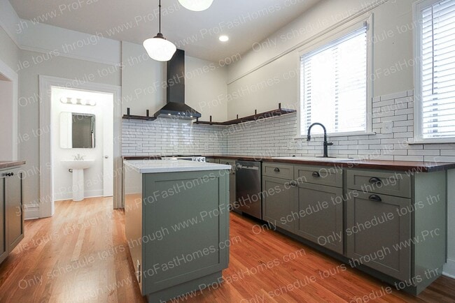 Building Photo - 2380 NW Northrup St