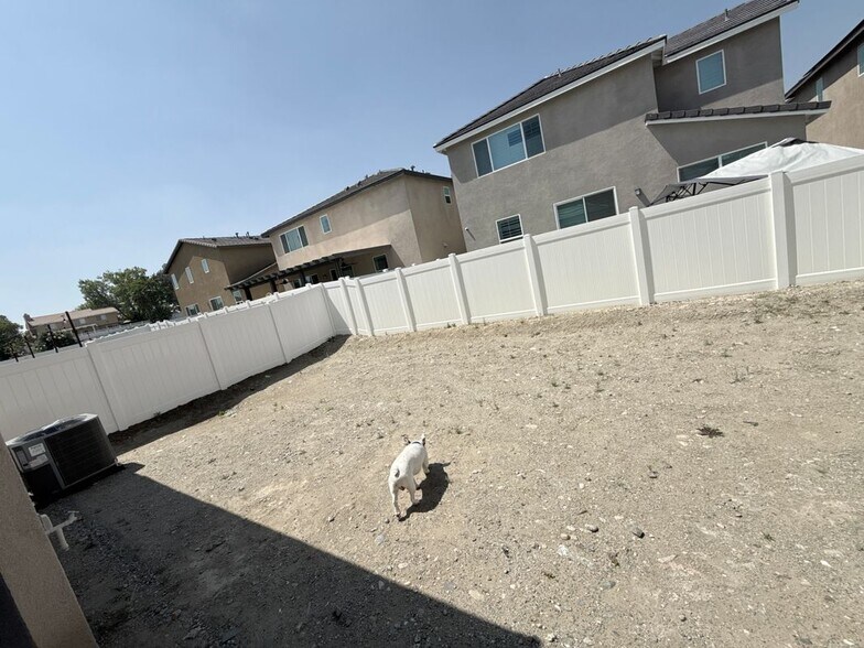 Building Photo - 2448 Powell Dr