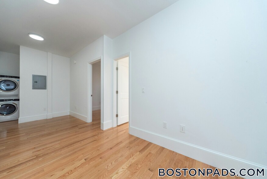 Building Photo - 175 Hemenway St