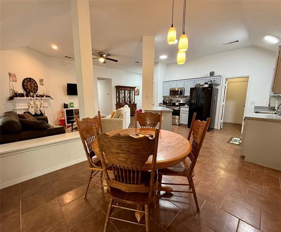 Building Photo - 2922 Custer Dr