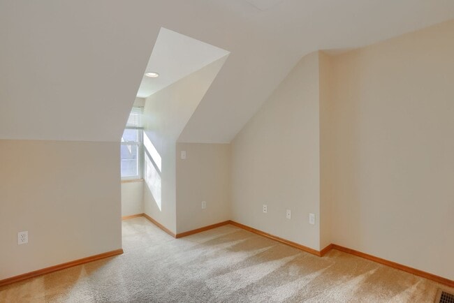 Building Photo - 2810 Sarah St