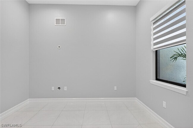 Building Photo - 2326 6th Ave SE