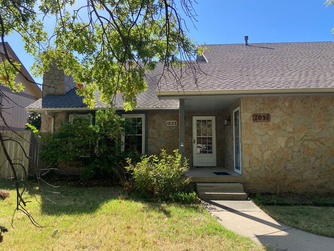 Building Photo - 3 bedroom duplex in Derby