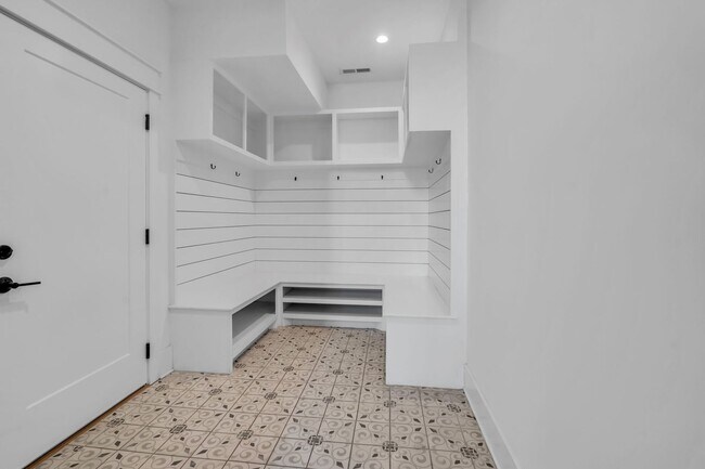 Building Photo - Modern Living in Wedgewood Houston