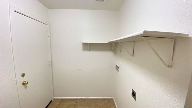 Building Photo - Cozy 3 bedroom home in Surprise!