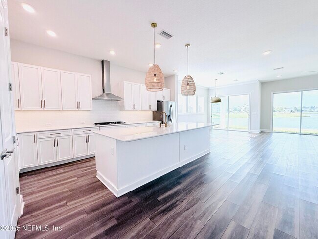 Building Photo - 10682 Aventura Dr