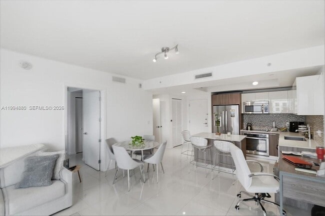 Building Photo - 5300 Paseo Blvd