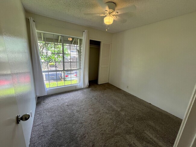 Building Photo - Royal Palm (Waipio) - Upstairs 2 bedrooms,...