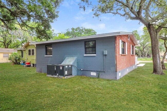 Building Photo - 3914 Deleuil Ave